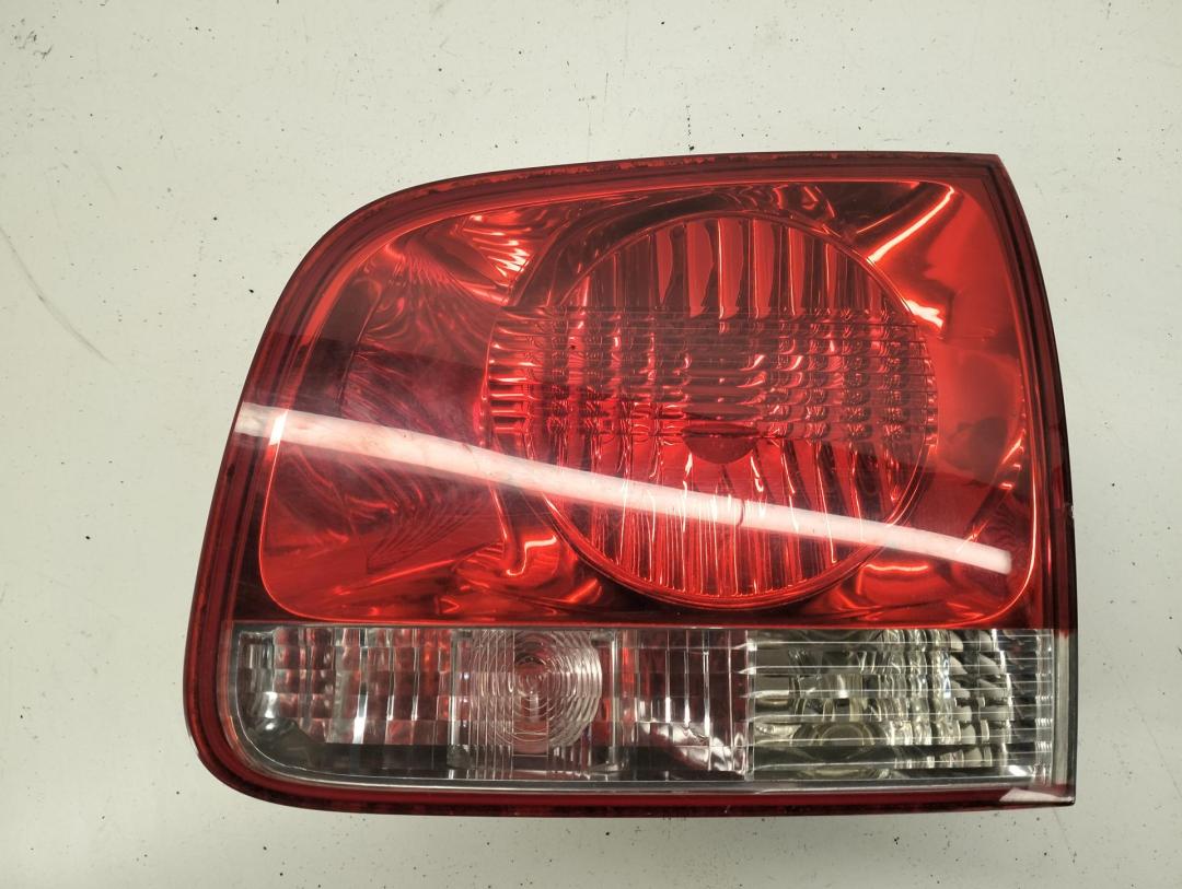 фонарь крышки багажника правый Volkswagen Touareg 2003, 5.0 л., дизель, АКПП, серый, внедорожник 5 дв., 7L6945094J