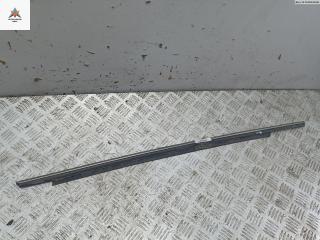 Молдинг стекла двери задней правой наружный Opel Vectra B 1998, 1.6 л., бензин, МКПП, красный, хетчбэк 5 дв.