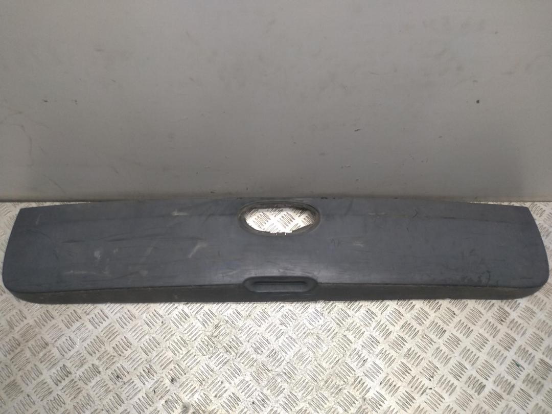 Молдинг крышки (двери) багажника Renault Kangoo I 2003, 1.5 л., дизель, МКПП, зелёный, фургон, 7700304871, 8200101808