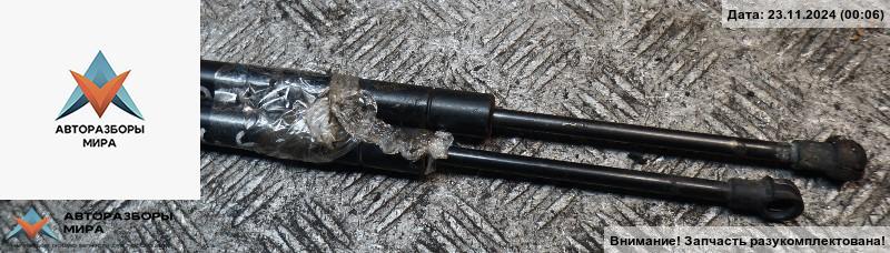 амортизатор крышки багажника (3-5 двери) BMW 3 серия E46 2000, 2.0 л., дизель, МКПП, серый, универсал, 51248232873 - фото №1