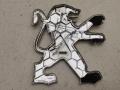 эмблема Peugeot 1007 1 поколение 2007, 1.4 л., бензин, МКПП, чёрный, хетчбэк 3 дв., 9646181777 - фото №2