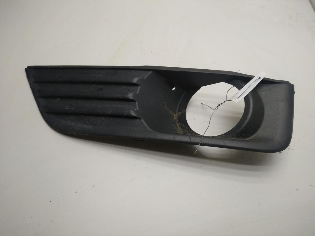 рамка фары противотуманной левой Ford Focus 2 поколение 2005, 1.6 л., i, бензин, МКПП, чёрный, хетчбэк 3 дв., 4M5119953AE - фото №1