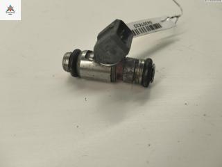 форсунка Volkswagen Golf 4 поколение 1998, 1.4 л., бензин, МКПП, синий, хетчбэк 5 дв., 036031C