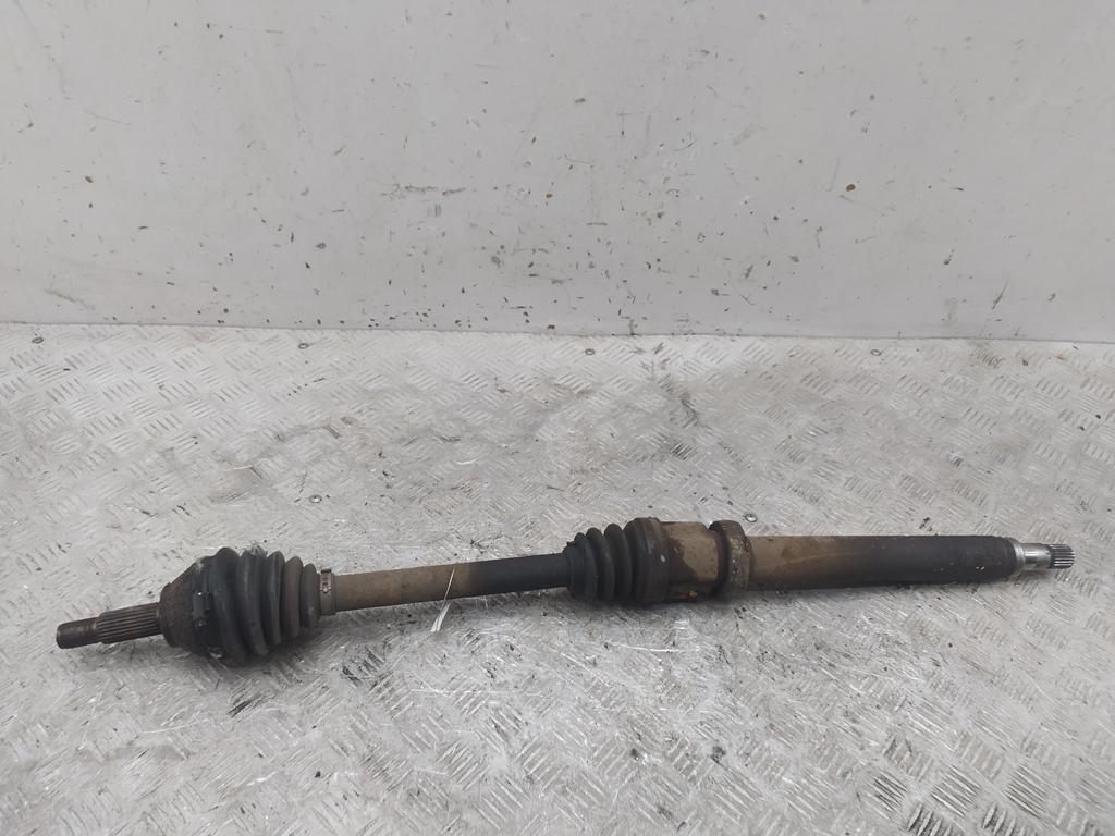 полуось передняя правая (приводной вал, ШРУС) Ford Focus I 2002, 1.6 л., i, бензин, МКПП, зелёный, хетчбэк 5 дв.
