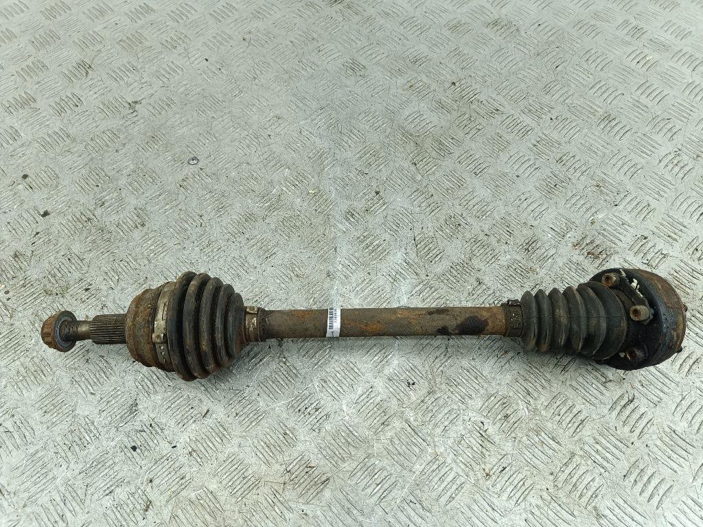 полуось передняя левая (приводной вал, ШРУС) Volkswagen Golf-4 1999, 1.4 л., бензин, МКПП, синий, хетчбэк 3 дв.
