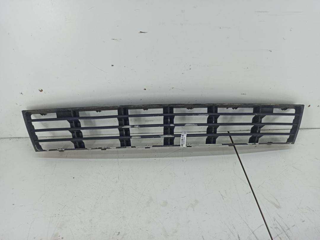 заглушка (решетка) в бампер Audi A4 B5 1999, 1.8 л., бензин, МКПП, красный, седан, 8D0807683