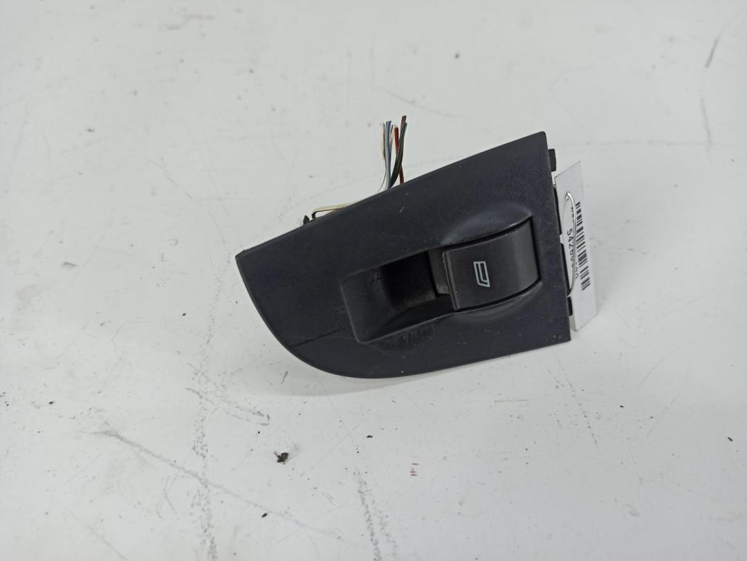 кнопка стеклоподъемника переднего правого Audi A6 C5 2002, 2.5 л., дизель, АКПП, чёрный, универсал, 4B0959855