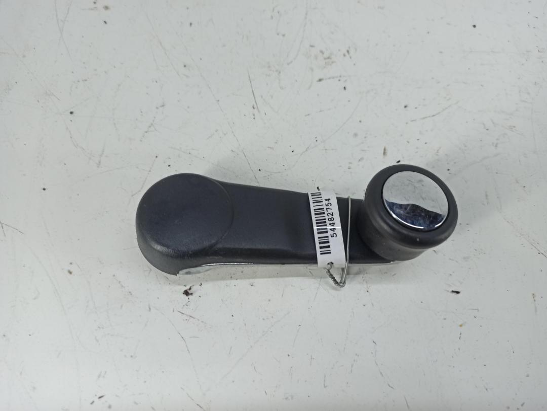 ручка стеклоподъемника Audi A4 B5 1998, 1.8 л., бензин, МКПП, серый, универсал, 443837581