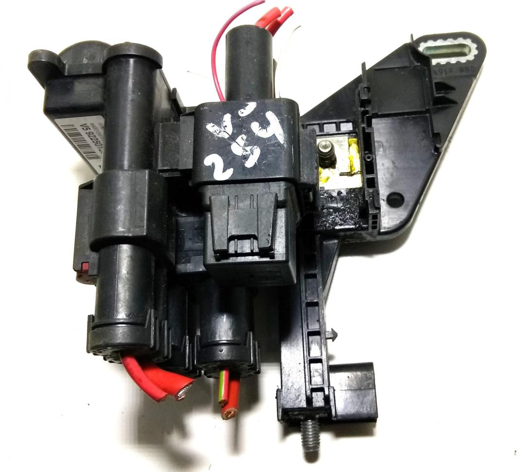 блок предохранителей BMW 1 F20/F21 2012, 2.0 л., дизель, МКПП, чёрный, хетчбэк 5 дв., 61149225015