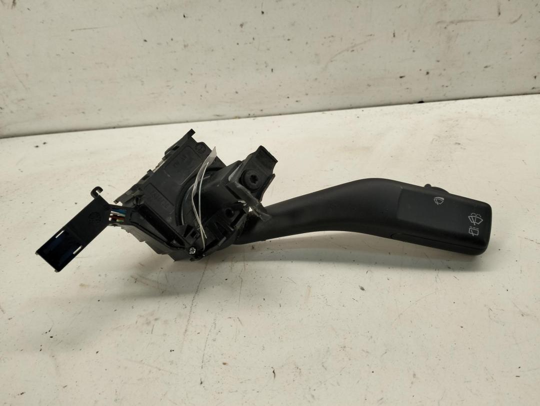 переключатель дворников Volkswagen Caddy 3 поколение 2007, 1.4 л., бензин, МКПП, серый, фургон, 1K0953519 - фото №1