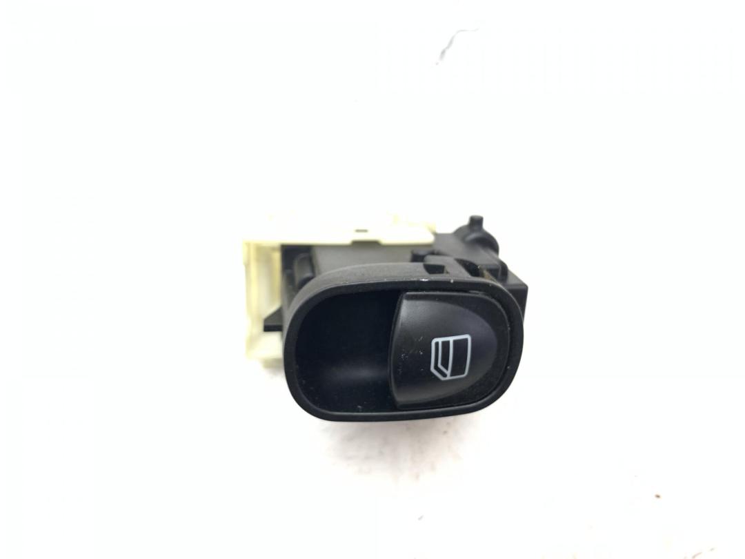 кнопка стеклоподъемника заднего левого Mercedes-Benz C-Класс W203/S203/CL203 2002, 2.2 л., дизель, АКПП, серый, универсал, 2038200210 - фото №1