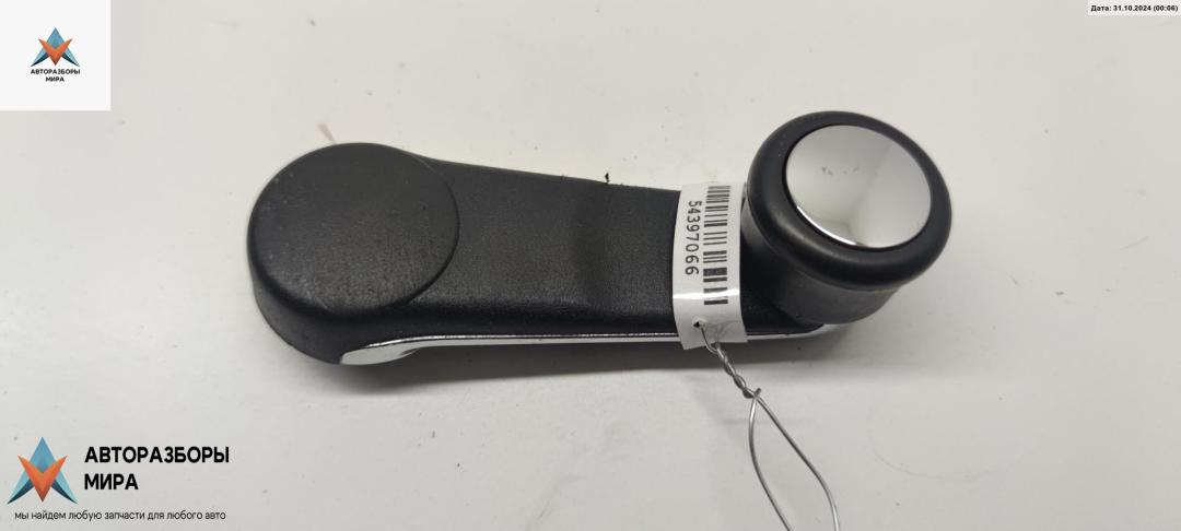 ручка стеклоподъемника Audi A4 B5 1995, 1.6 л., бензин, МКПП, серый, седан, 443837581 - фото №1