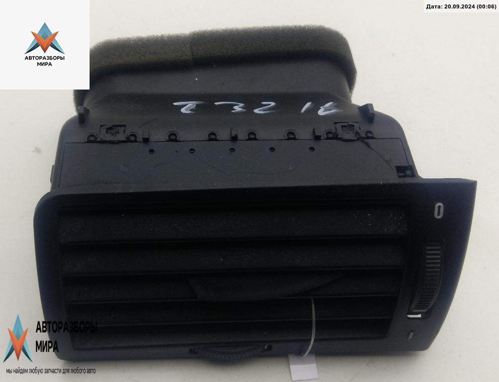 дефлектор обдува салона BMW 7 серия E38 1996, 3.0 л., бензин, АКПП, чёрный, седан, 64228390114 - фото №1