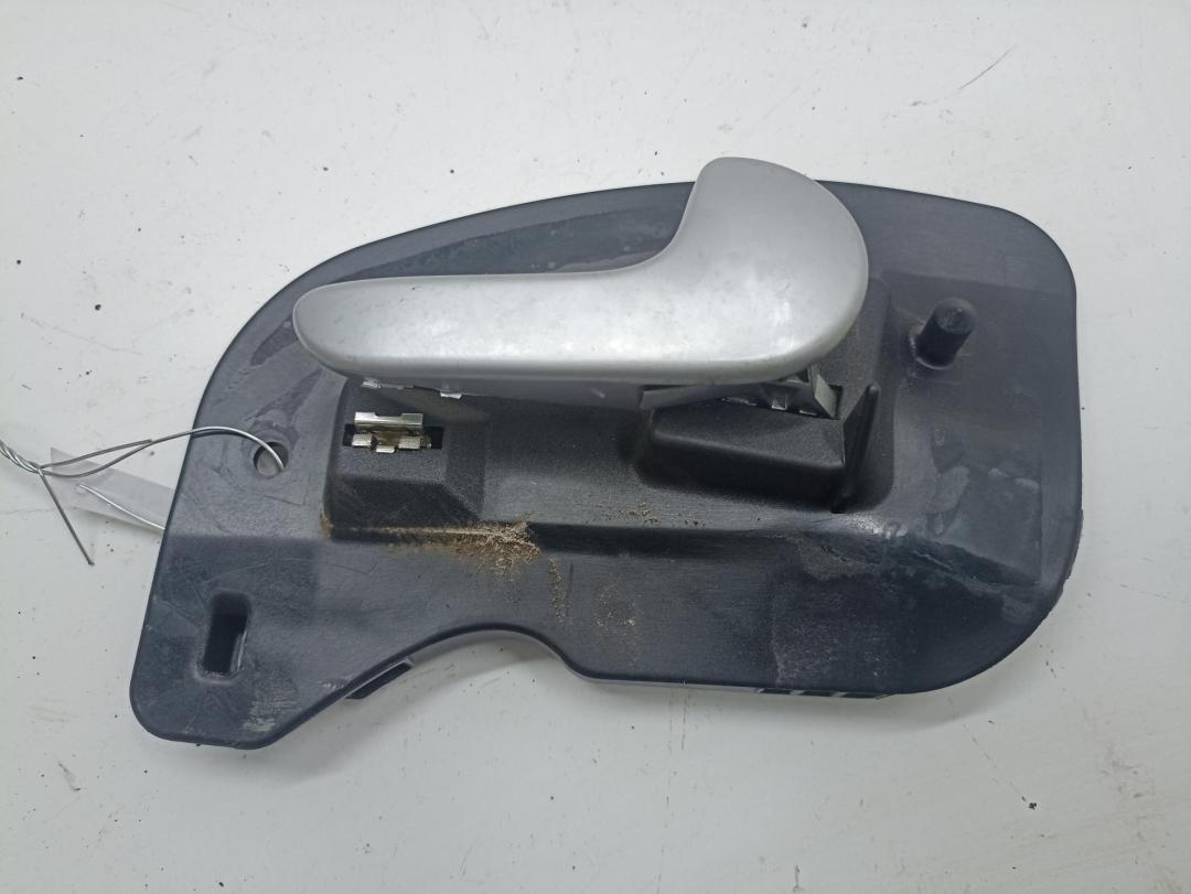 ручка внутренняя передняя правая Opel Corsa C 2004, 1.2 л., бензин, МКПП, серый, хетчбэк 3 дв., 13110957, 13110953 - фото №1