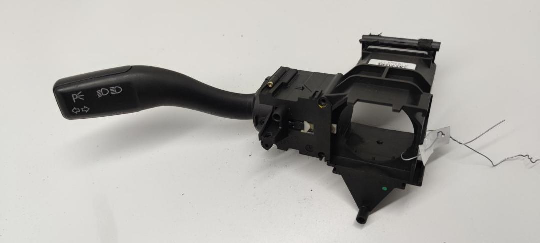 переключатель поворотов Audi A4 B6 2003, 2.5 л., дизель, АКПП, серый, универсал, 4E0953513A
