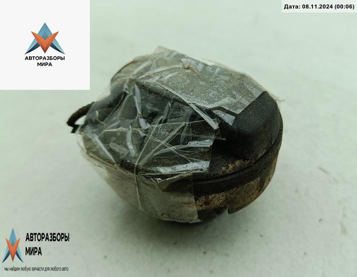 пробка топливного бака Volkswagen Golf 3 поколение 1998, 1.6 л., бензин, МКПП, красный, универсал - фото №1