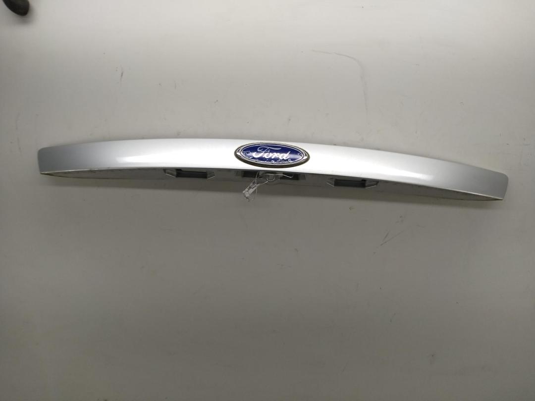 накладка подсветки номера Ford Mondeo 3 поколение 2001, 1.8 л., бензин, МКПП, серый, седан, 1S71F43400AE - фото №1