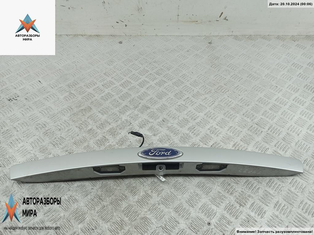 накладка подсветки номера Ford Mondeo 3 поколение 2001, 2.0 л., бензин, МКПП, серый, хетчбэк 5 дв., 1S71F33400AE - фото №1