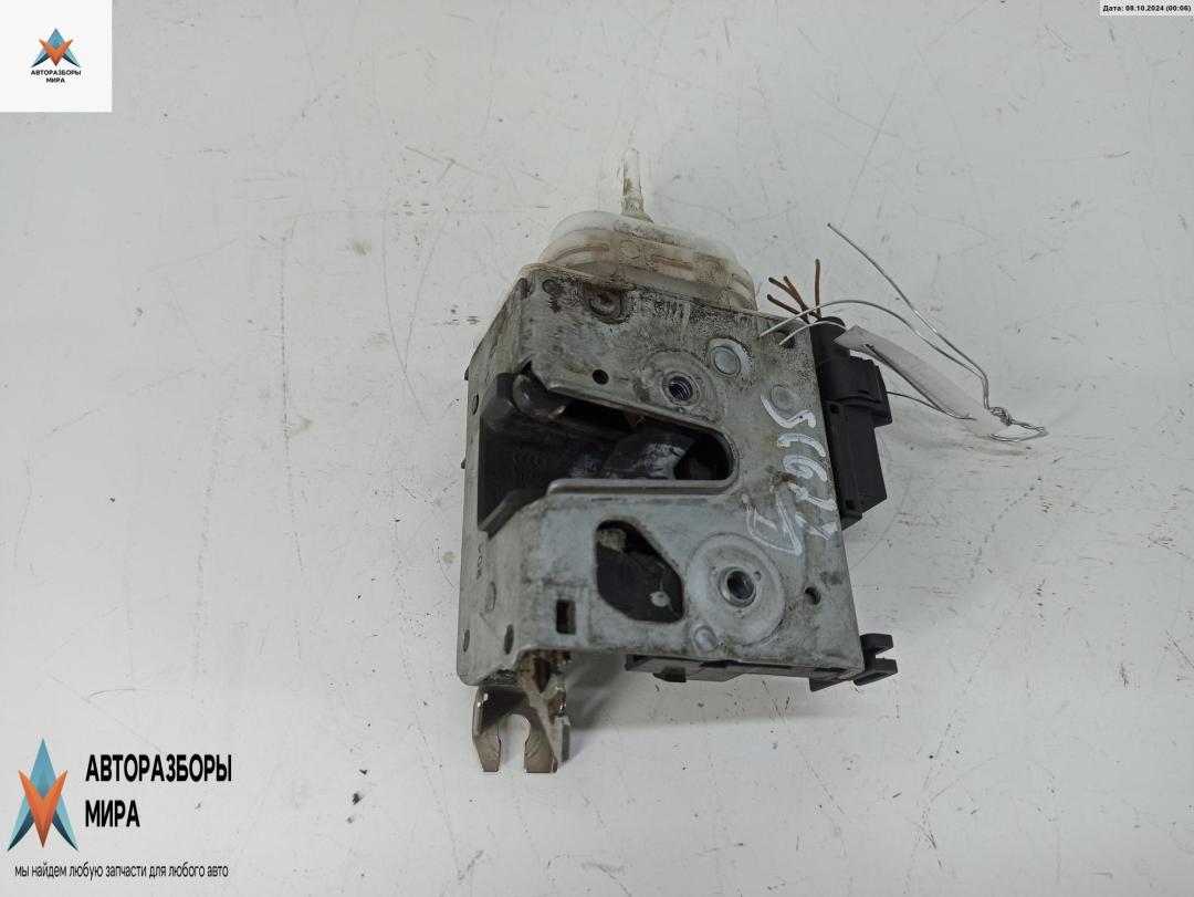 замок двери передней правой Audi A4 B5 1997, 1.8 л., бензин, МКПП, серый, седан, 8D1837016F - фото №1