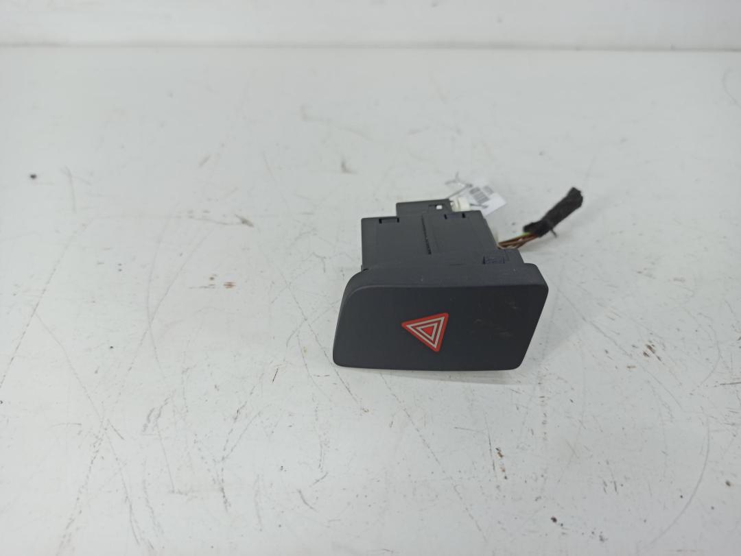 кнопка аварийной сигнализации Audi Q3 8U 2012, 2.0 л., дизель, АКПП, серый, внедорожник 5 дв., 8U1941509