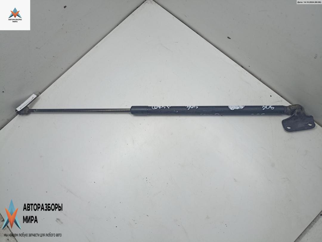 амортизатор крышки багажника (3-5 двери) Opel Corsa D 2008, 1.3 л., дизель, МКПП, серый, хетчбэк 5 дв., 13182309 - фото №1