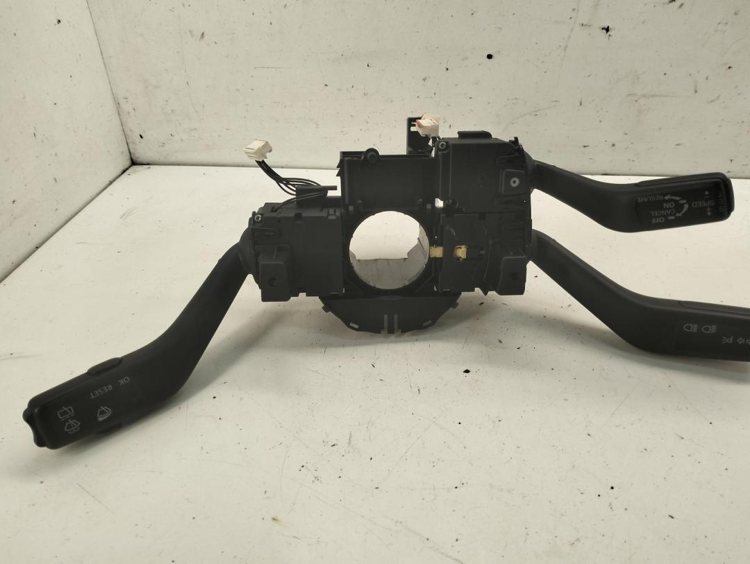 переключатель подрулевой Volkswagen Passat B6 2006, 2.0 л., бензин, МКПП, синий, универсал, 3C9953513C - фото №1