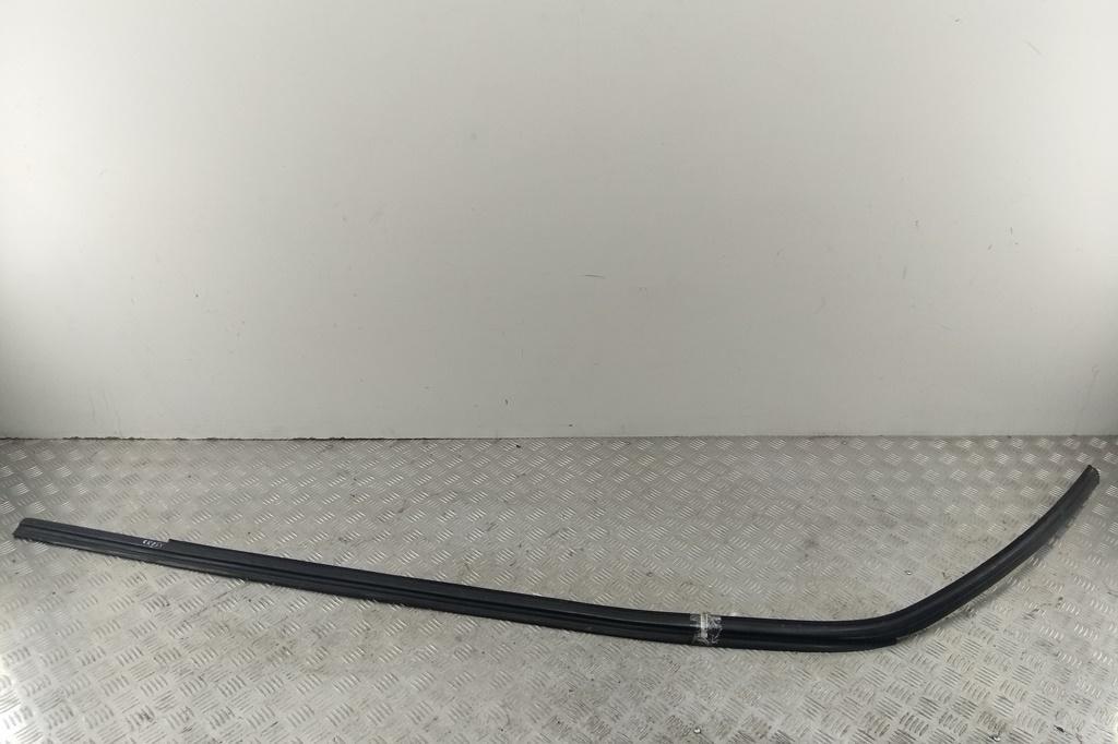 молдинг крыши Volkswagen Golf 3 поколение 1993, 1.6 л., бензин, МКПП, красный, хетчбэк 5 дв. - фото №1