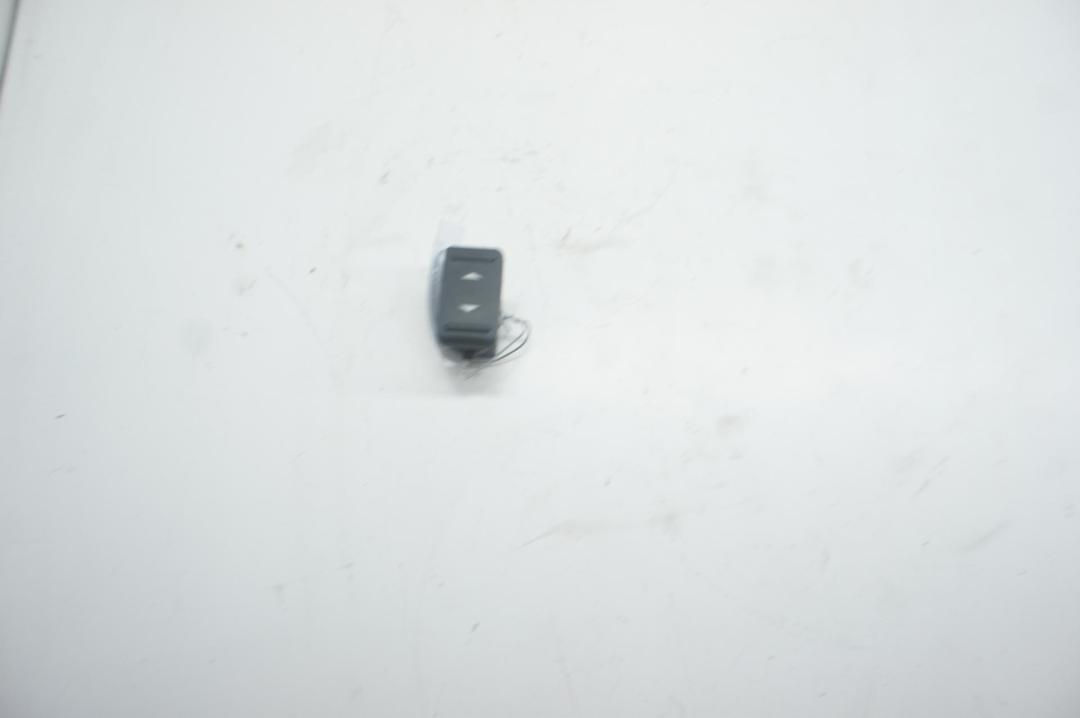 кнопка стеклоподъемника переднего правого Ford Focus II 2009, 1.6 л., дизель, МКПП, чёрный, хетчбэк 5 дв., 6M2T14529DA