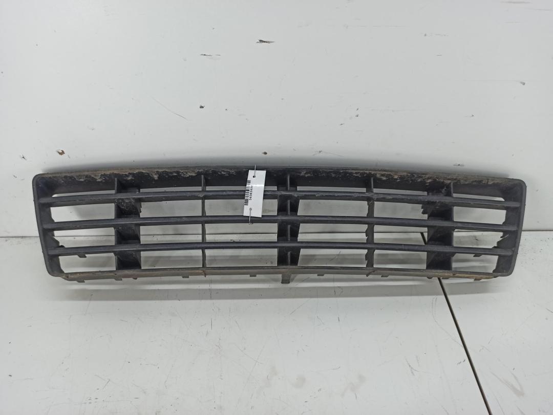 заглушка (решетка) в бампер Audi A6 4B/C5 1999, 1.9 л., дизель, МКПП, серый, универсал, 4B0807683H - фото №1