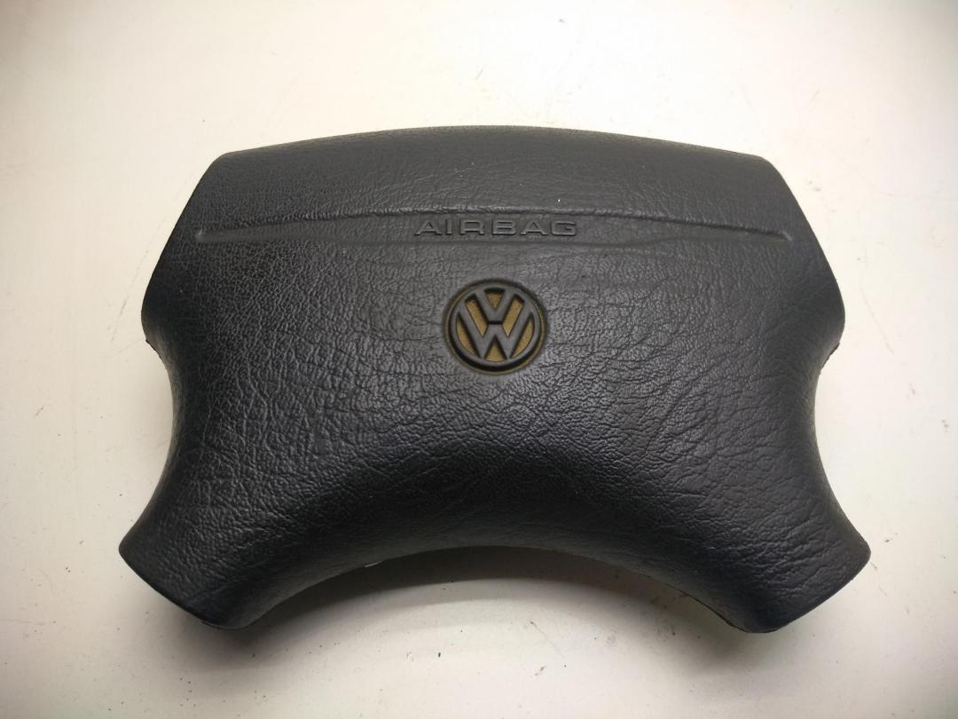 подушка безопасности водителя Volkswagen Sharan 1 поколение 1996, 1.9 л., дизель, МКПП, белый, минивэн, 95VWF042B85AC - фото №1