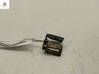 крепление форсунки SEAT Ibiza 2 поколение [рестайлинг] 1997, 1.4 л., бензин, МКПП, жёлтый, хетчбэк 3 дв.