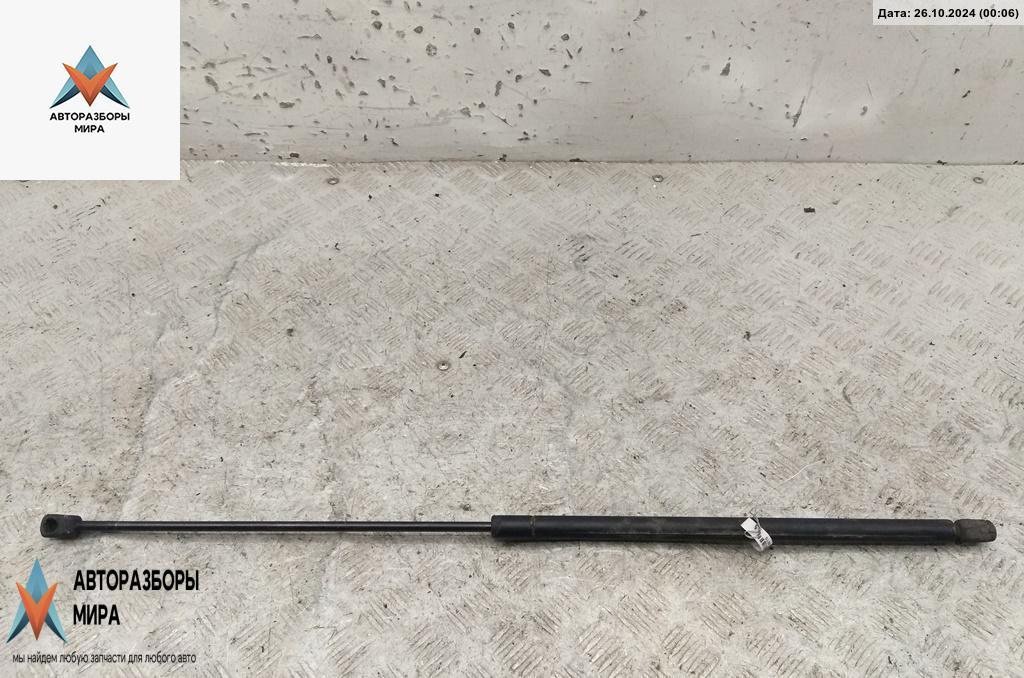 амортизатор капота Volkswagen Passat B5 1999, универсал, 3B0823359 - фото №1