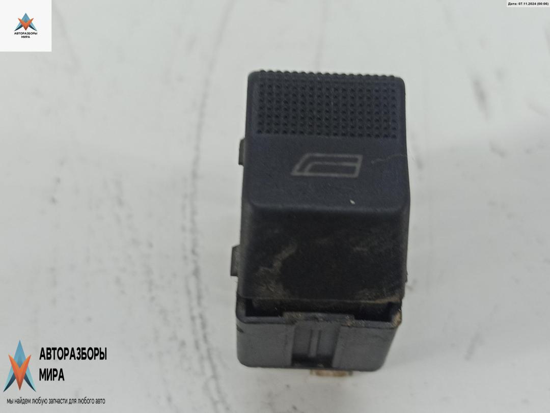 кнопка стеклоподъемника заднего правого Audi A8 D2/4D 1995, 4.2 л., бензин, АКПП, чёрный, седан, 4D0959855 - фото №1