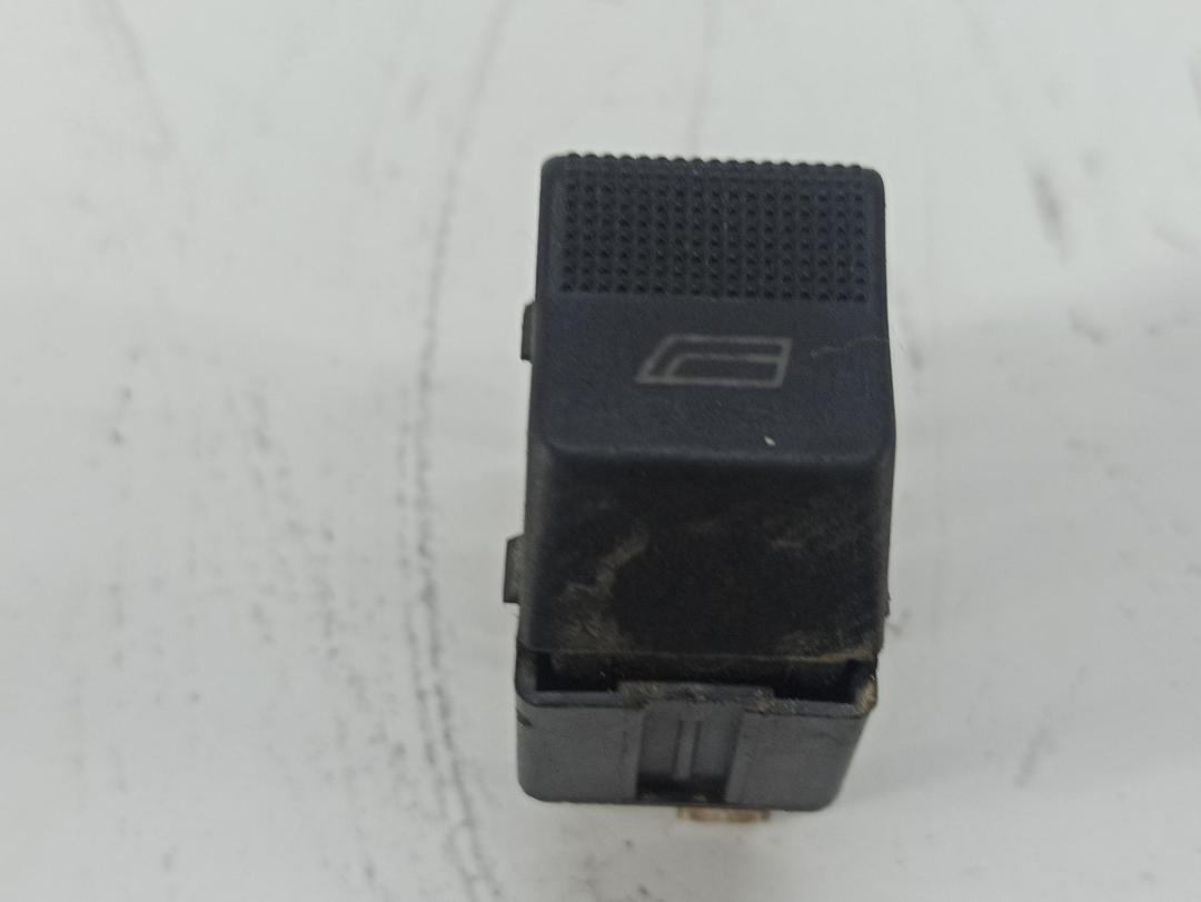 кнопка стеклоподъемника заднего правого Audi A8 D2 1995, 4.2 л., бензин, АКПП, чёрный, седан, 4D0959855