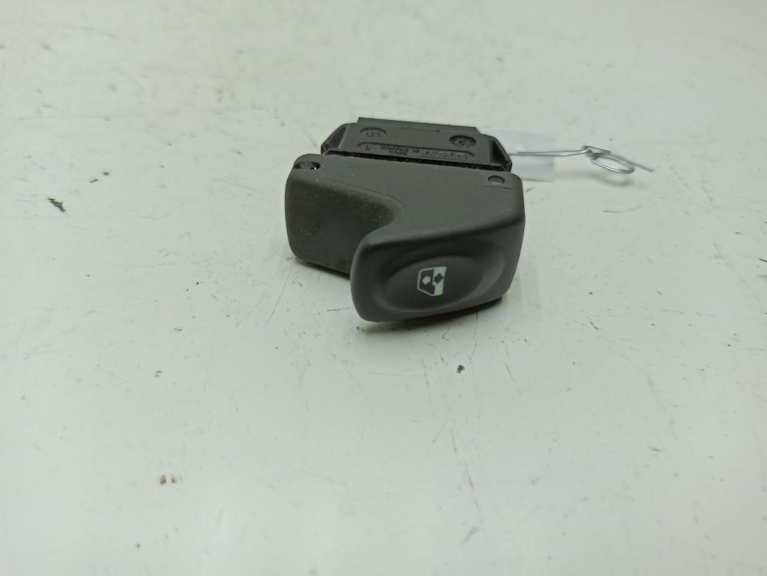 кнопка стеклоподъемника переднего левого Renault Scenic I 2000, 1.6 л., бензин, МКПП, серый, минивэн, 432962K