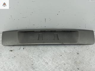 накладка подсветки номера Renault Scenic 2 поколение 2004, 2.0 л., бензин, АКПП, серый, минивэн, 8200139781