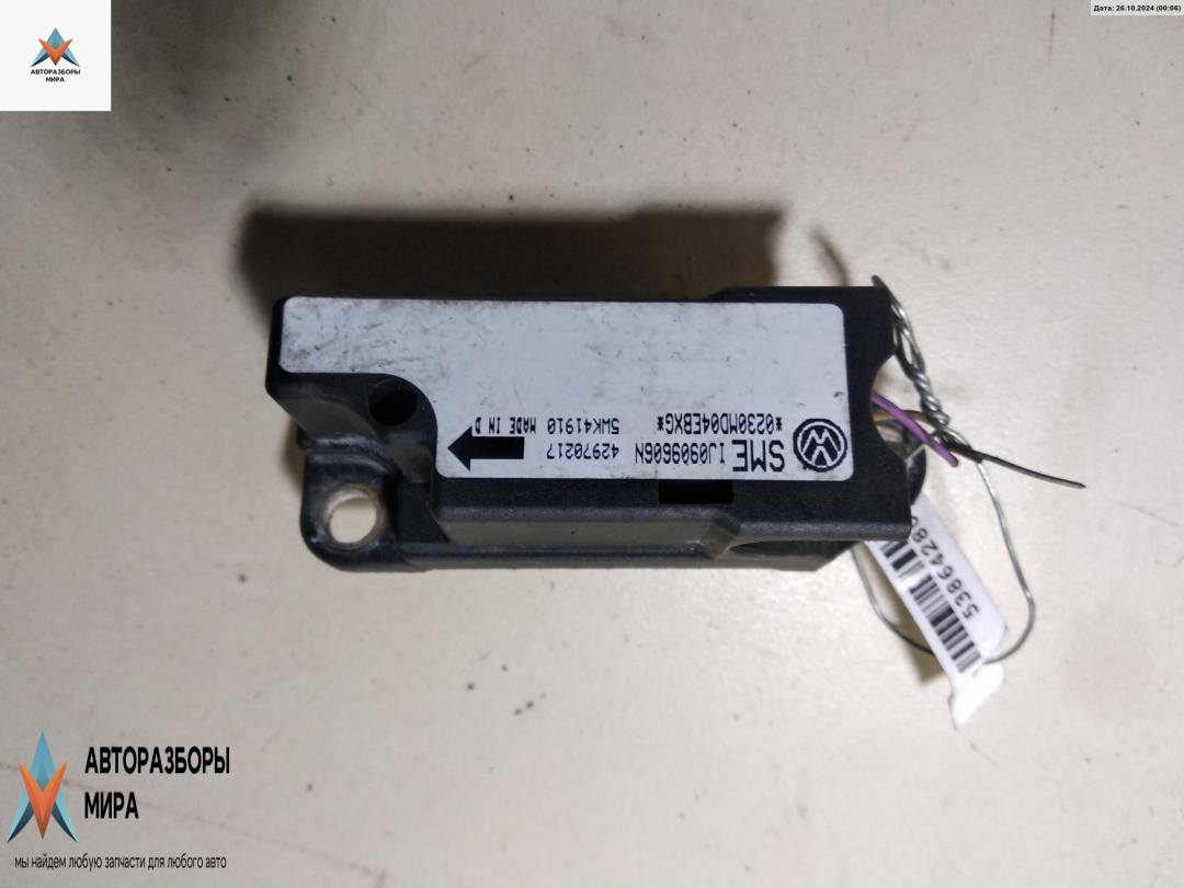 датчик AirBag Volkswagen Passat B5 1997, 1.8 л., бензин, МКПП, красный, универсал, 1J0909606N - фото №1