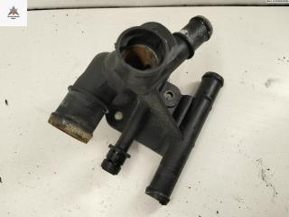 фланец (тройник) системы охлаждения SEAT Leon 2 поколение 2006, 2.0 л., бензин, МКПП, красный, хетчбэк 5 дв., 06F121133G