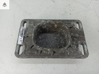 кронштейн двигателя Audi A4 B6 2002, 2.4 л., бензин, МКПП, синий, кабриолет, 8E0199335R