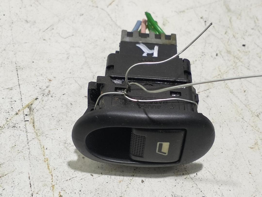 кнопка стеклоподъемника переднего правого Citroen C2 2006, 1.1 л., бензин, МКПП, чёрный, хетчбэк 3 дв., 96605364
