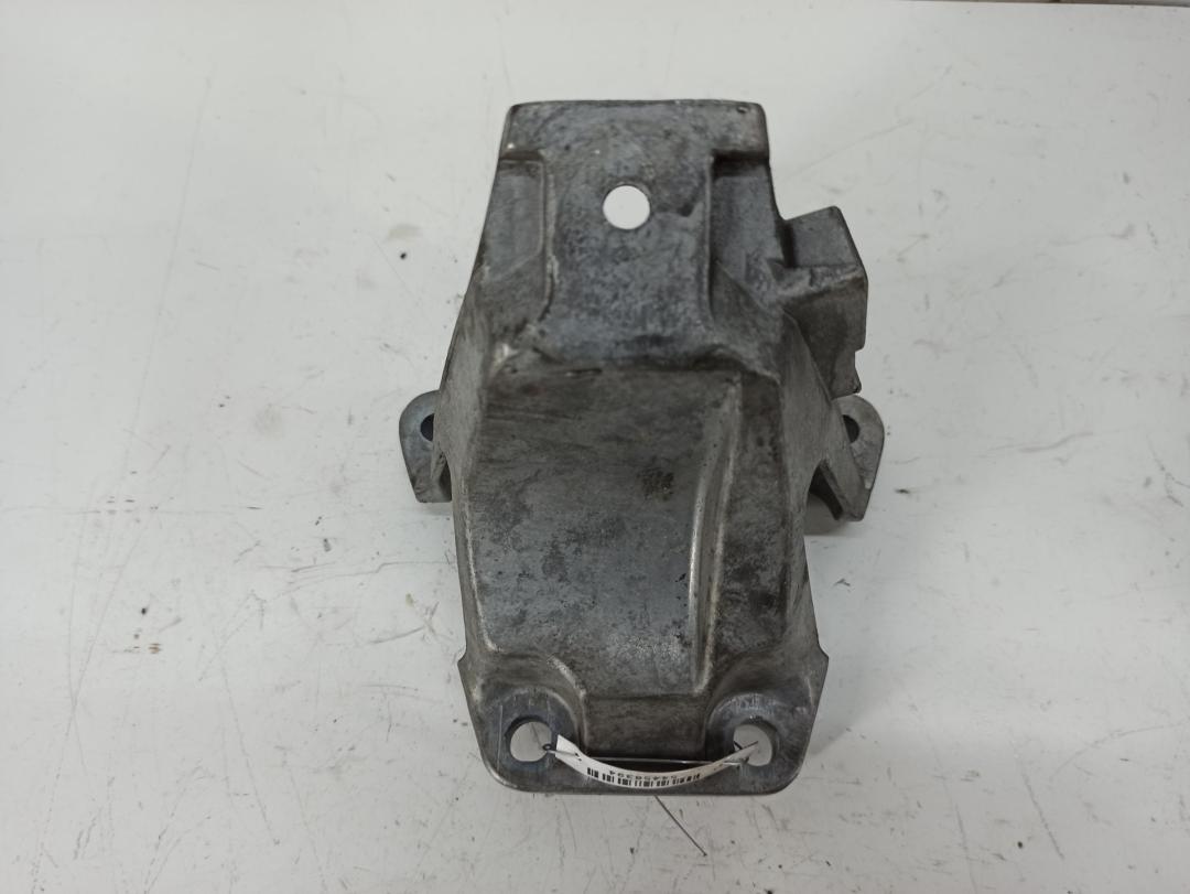 кронштейн двигателя Audi A4 B6 2002, 2.4 л., бензин, АКПП, синий, универсал, 8E0199308H - фото №1