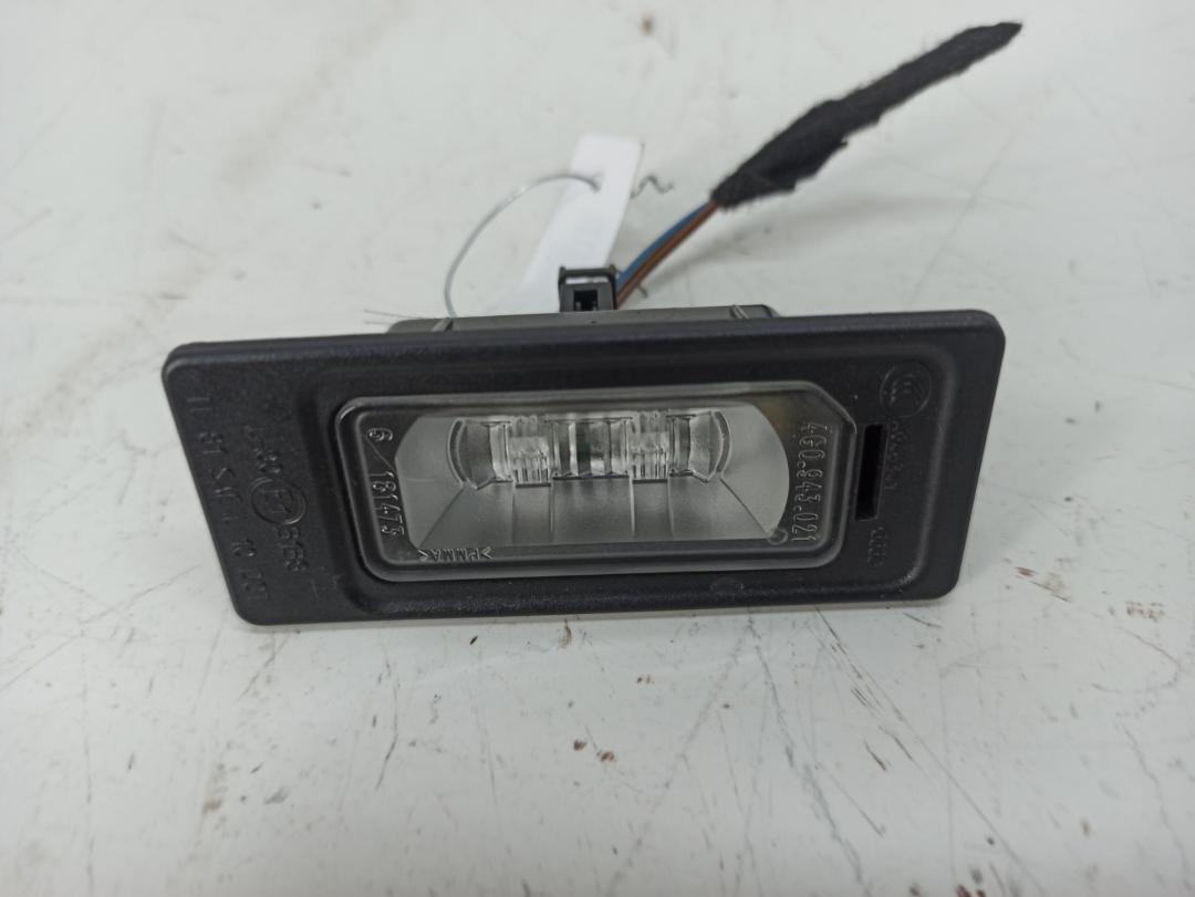 подсветка номера Audi Q3 8U 2012, 2.0 л., дизель, АКПП, серый, внедорожник 5 дв., 4G0943021 - фото №1