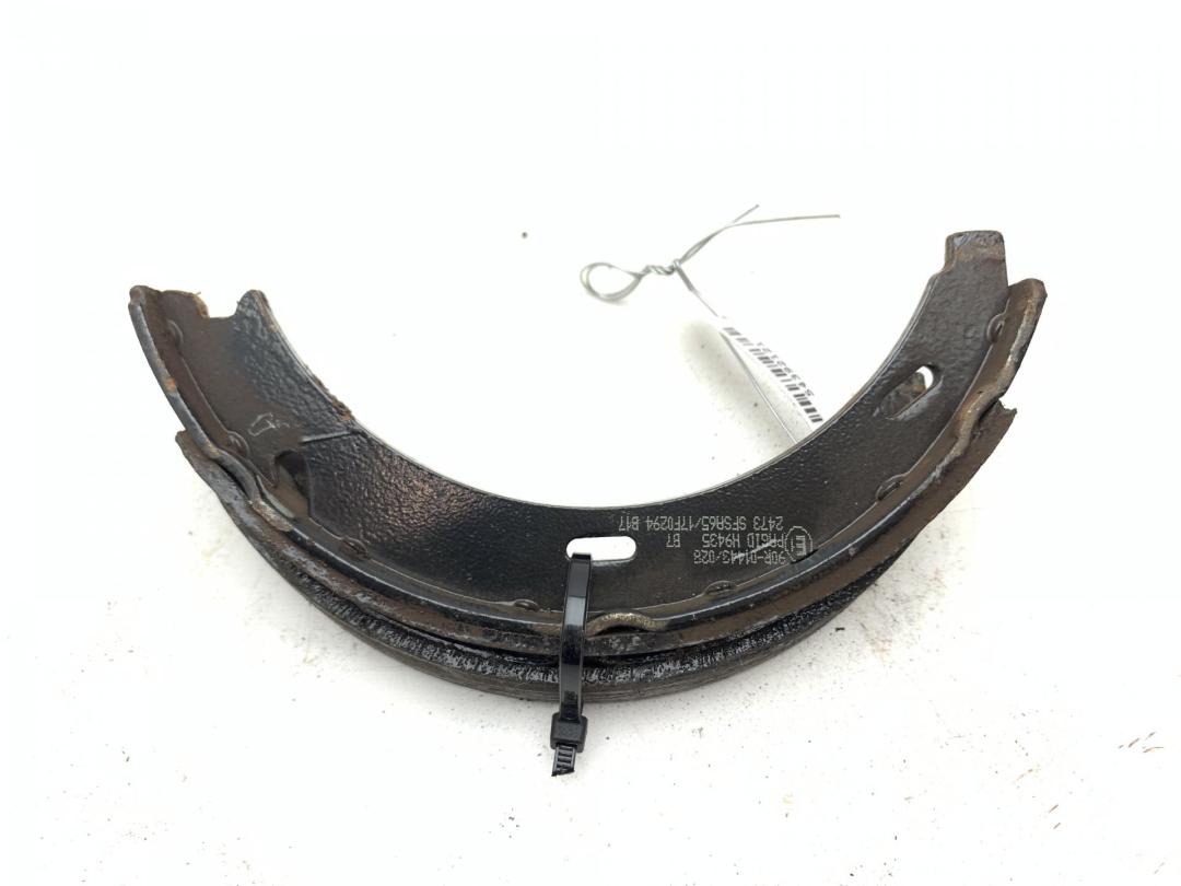 Колодки тормозные задние Mercedes-Benz C W203 2003, 2.2 л., дизель, АКПП, синий, седан