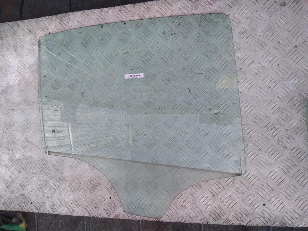 стекло двери задней правой Opel Corsa D 2007, 1.4 л., бензин, МКПП, чёрный, хетчбэк 5 дв.