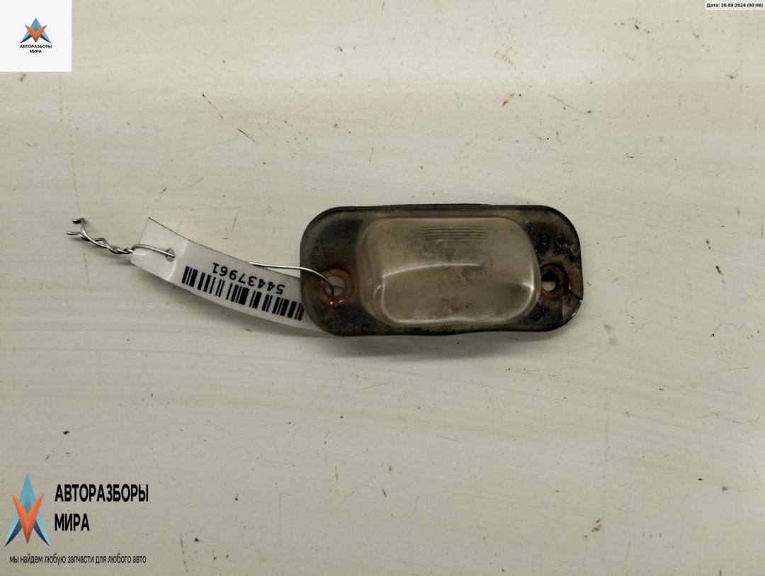 подсветка номера Volkswagen Golf 3 поколение 1994, 1.6 л., бензин, МКПП, чёрный, хетчбэк 5 дв. - фото №1