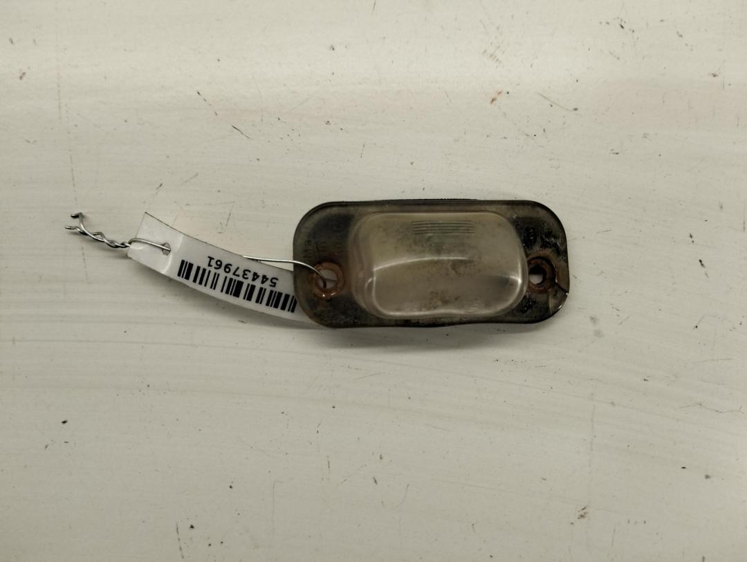 подсветка номера Volkswagen Golf 3 поколение 1994, 1.6 л., бензин, МКПП, чёрный, хетчбэк 5 дв. - фото №1