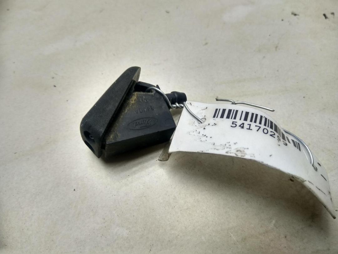 форсунка омывателя лобового стекла Ford Focus I 2004, 1.8 л., бензин, МКПП, чёрный, универсал