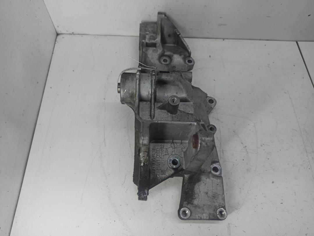 кронштейн генератора Audi A6 4B/C5 1998, 1.8 л., бензин, МКПП, серый, седан, 06B903146K - фото №1