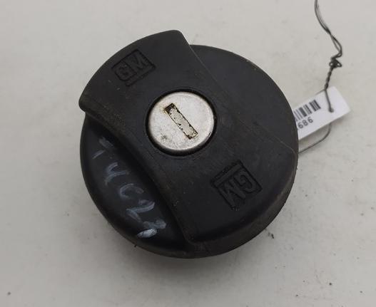 пробка топливного бака Opel Corsa B 1998, 1.0 л., бензин, МКПП, красный, хетчбэк 3 дв.
