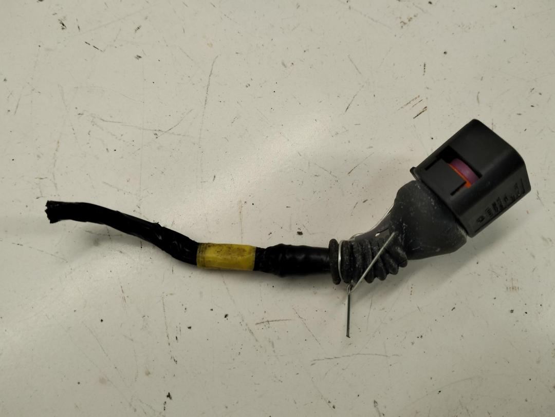 разъем (фишка) проводки Volkswagen Passat B5 1998, 1.6 л., бензин, МКПП, серый, седан, 1J0973714 - фото №1